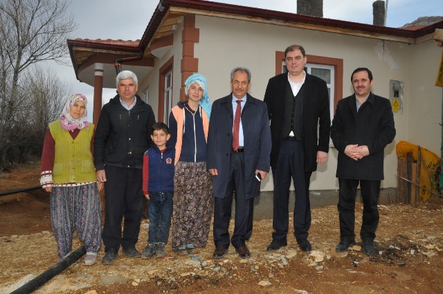 Şehirden köye dönüp çiftçilik yapıp tavuk beslemeye başladı