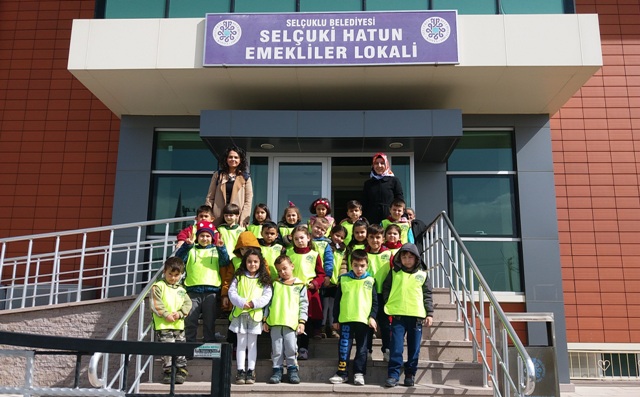 Fuat Altan Anaokulu Selçuki Hatun Emekliler Konağını Ziyaret Etti