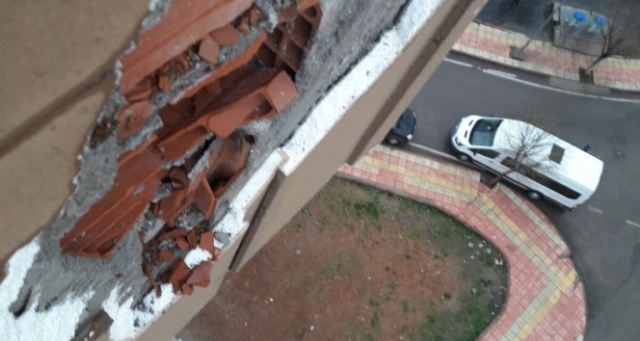 Siirt’te öğrenci yurduna yıldırım düştü