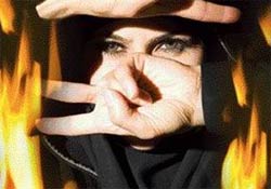 Dünyanın ilk çarşaflı tekno şarkıcısı