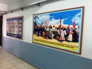 Kullanılmayan eski tahtalar panoya dönüştü