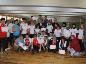 Özel sporcular masa tenisinde mücadele etti