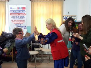 Gençler işitme engelli çocuklarla bir araya geldi