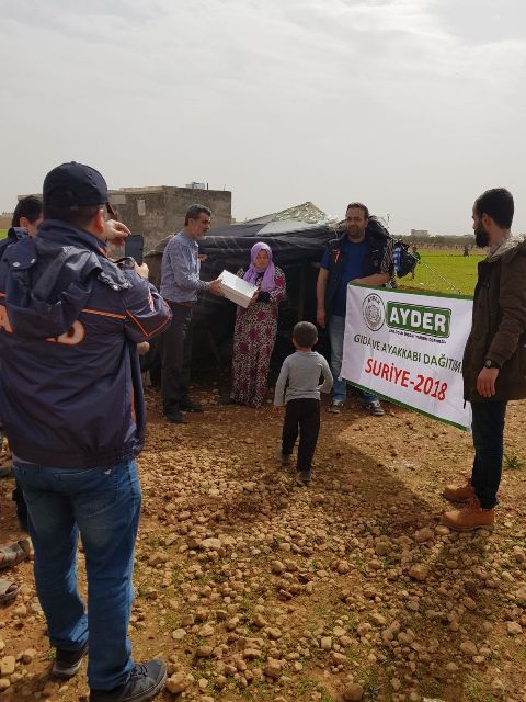 AYDER’den Cerablus’a ayakkabı yardımı