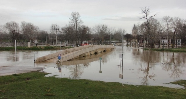 Tunca Nehri’nde alarmın rengi ‘kırmızı’ oldu