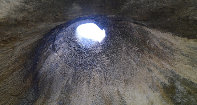 Zindanda bulunan binlerce yıllık izler