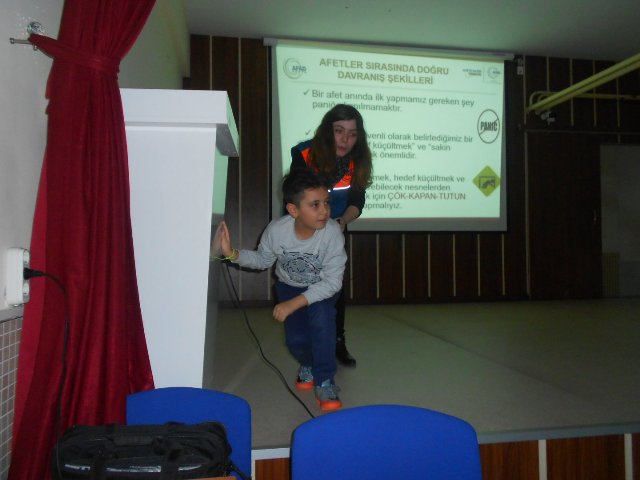 AFAD'dan ilkokul öğrencilerine temel afet bilinci eğitimi