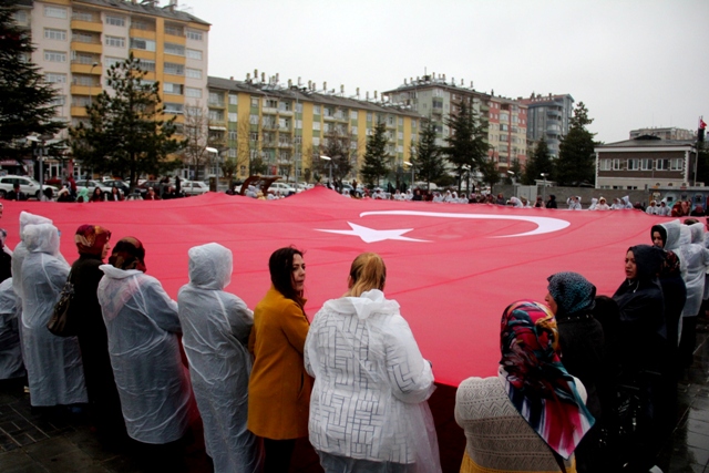 Kadınlar bayrak açtı