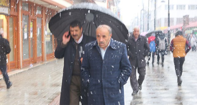 Ağrı'ya Mart ayında kar sürprizi