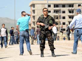 Yüksekova'da patlama: 1 polis yaralı