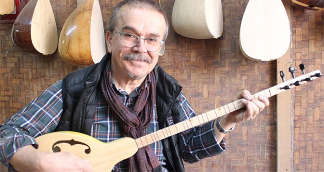 Emekli öğretmen bal kabağına ses verdi