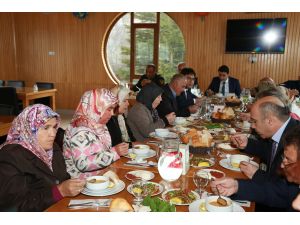 Halkapınar'da şehit yakınları ve gazilere yemek verildi