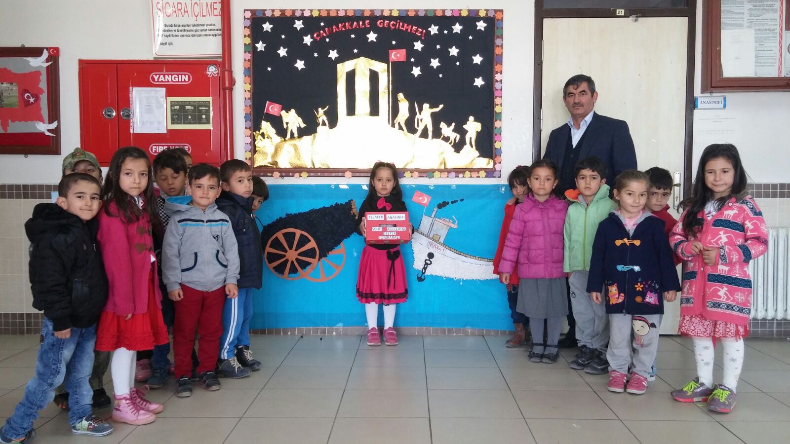 Öğrenciler harçlıklarını Mehmetçiğe gönderdi