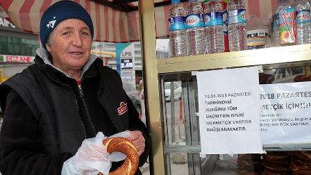 'Simitçi abla'nın bir günlük geliri Mehmetçik'e