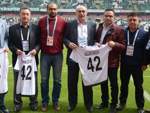 Efsanelere Vefa devam ediyor