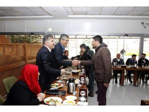 Başkan Yüksel, kuaförlerle bir araya geldi