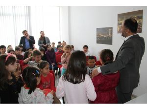 Özaltun öğrencilere belediye başkanlığını anlattı