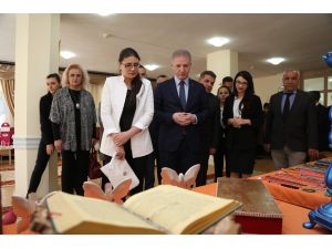 Vali Davut Gül'ün huzurevi ziyareti