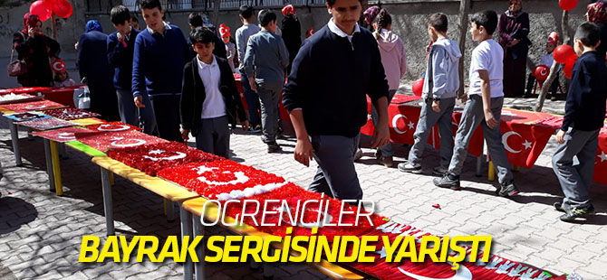 Öğrenciler Bayrak sergisinde yarıştı