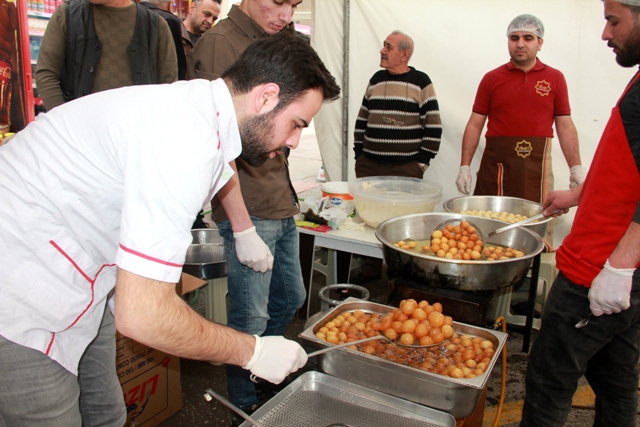 Seydişehir’de şehitler için lokma tatlısı dağıtıldı