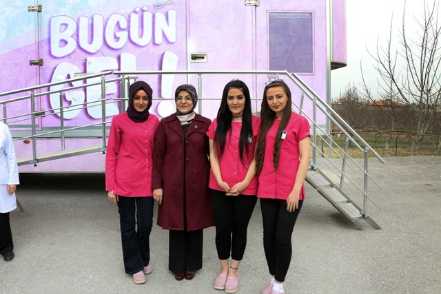 Meram’da pembe tırla kanser taraması
