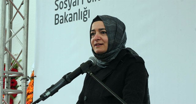 Bakan Kaya: 'Hiçbir çocuğumuzun ekonomik sebeplerle ailesinden ayrılmasını istemiyoruz'