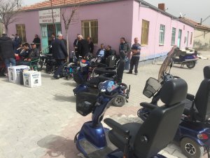 Kulu'da ihtiyaç sahiplerine engelli bisikleti dağıtıldı