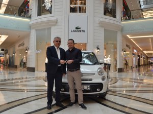 Kentplaza’nın Fıat 500 L talihlisi otomobiline kavuştu