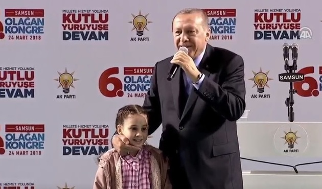 "Tayyip dede sen hiç yorulmaz mısın?"