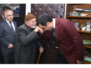 Huzurevi sakinleri Başkan Bahçeci'yi ziyaret etti