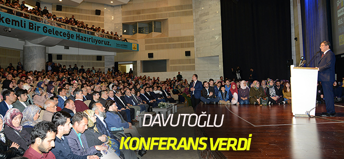 Davutoğlu, konferans verdi