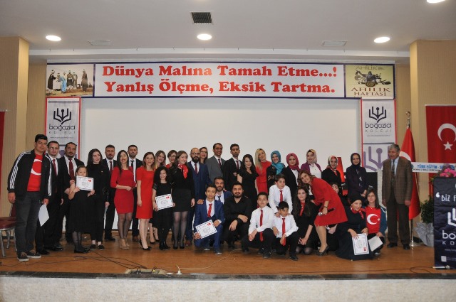 Boğaziçi'nde Ay Yıldızlı Şiir Dinletis