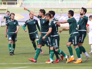 Anadolu Selçukspor  Play-Off’a koşuyor