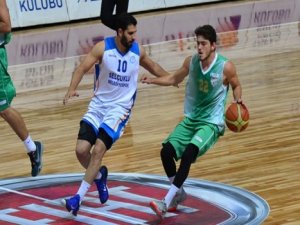 Dev Adamlar Farklı Yenildi:99-76