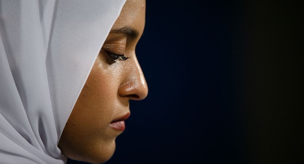 ABD'nin ilk başörtülü haber spikeri