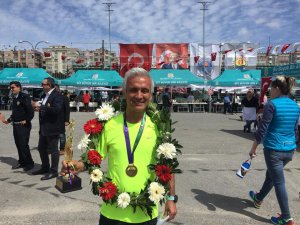 Seyfi Atamer Tarsus’tan kupa ve madalya ile döndü