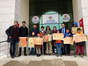 Suşehri'nde "özel" öğrenciler "ebru" yapmayı öğreniyor