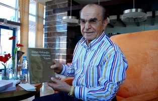 Başbakan Davutoğlu'ndan Merhum Ahmet Keleşoğlu'na taziye