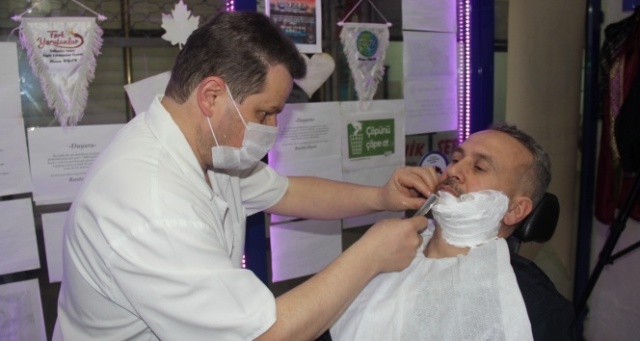 Bu berber bitcoin ile tıraş ediyor