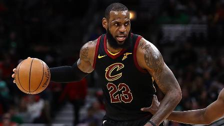 LeBron James Jordan'ı yakaladı