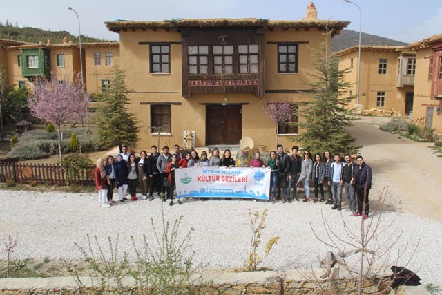 Beyşehir Belediyesi’nden mezuniyet hediyesi kültür ve doğa gezisi