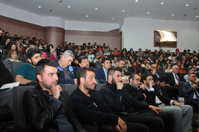Selçuk’ta “Anayasalar ve Siyaset” Konferansı Yapıldı
