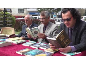 Beyşehir'de açık havada kitap okudular