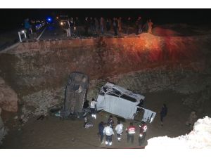 GÜNCELLEME - Bayburt'ta iki araç menfez çukuruna düştü: 8 ölü, 4 yaralı
