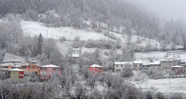 Gümüşhane'nin yüksek kesimlerinde kar yağışı sürprizi