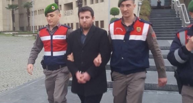 FETÖ'den aranan yönetici liseli 2 genci taciz ederken yakalandı