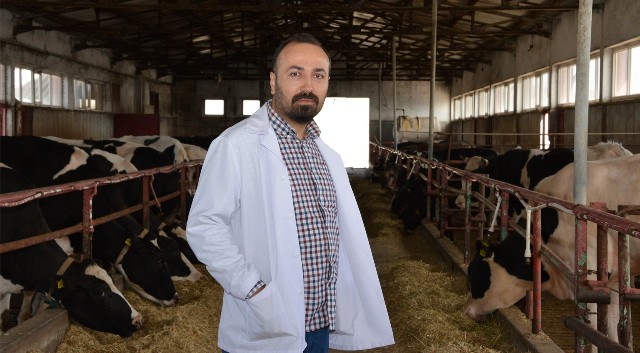 Geleceğin veteriner hekimleri, uygulama çiftliğinde eğitim görüyor