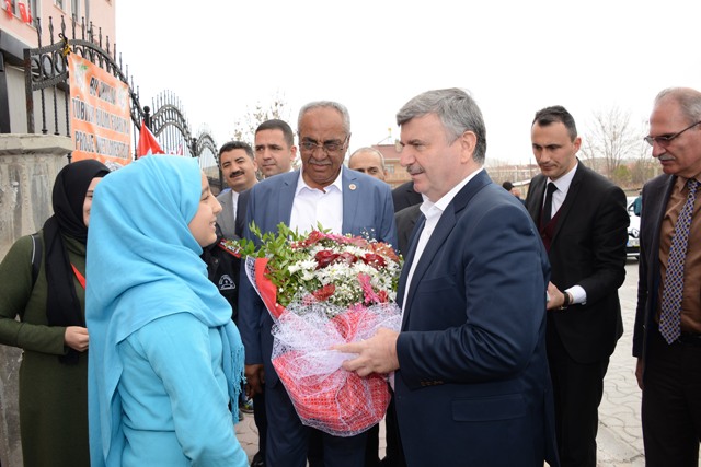 Başkan Akyürek öğrencilere seslendi: İstikametiniz hep doğru olsun