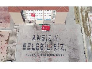 Öğrencilerden "Ansızın Gelebiliriz" koreografisi