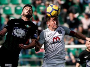 Medipol Başakşehir ikinci yarıda kazandı: 1-2